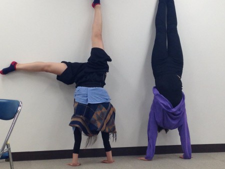 萌　静香　逆立ち